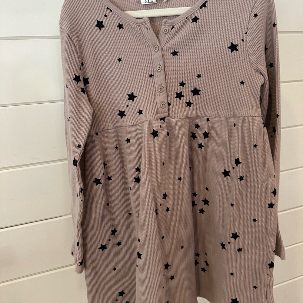 GAP Taupe Waffle Knit Top with Black Star Accents